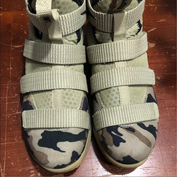 Nike LeBron Soldier XI  Basketball Shoes Sz 7Y - Picture 3 of 6